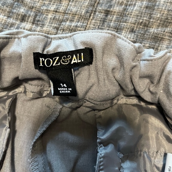 Women’s dress pants. - Picture 3 of 5